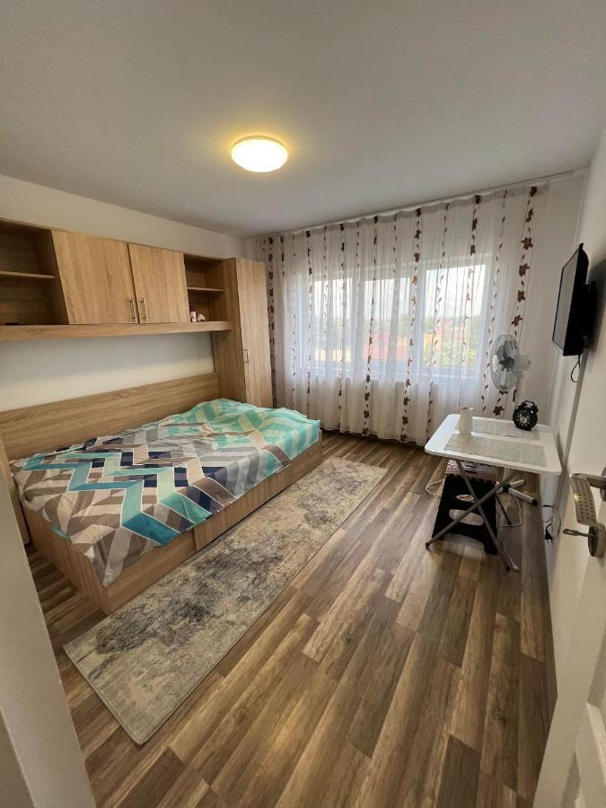Apartament Cu 2 Dormitoare - Madalina Corabia Exteriör bild